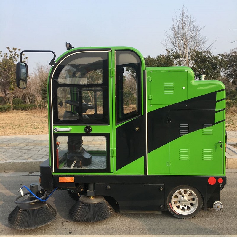 三朋SP1900强力吸尘驾驶式扫地机  厂区蹊径扫地车