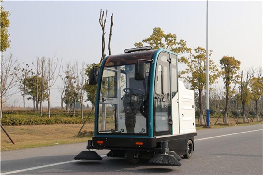 驾驶式扫地车洁路美2000A 成都工业吸尘喷水环保清扫车江阴